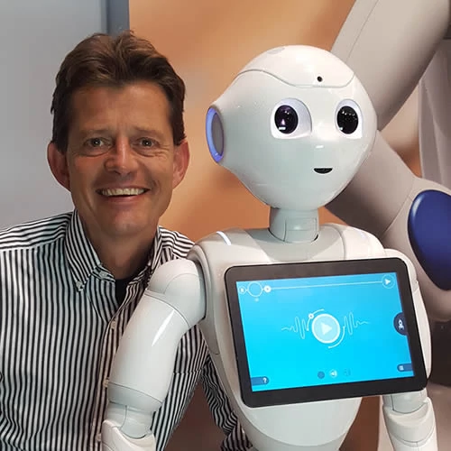Tom-Ederveen-expert-robots-in-de-zorg.webp